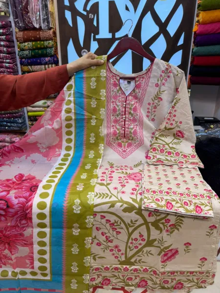 পাকিস্তানি কারিজমা ইনস্পায়ার্ড কালেকশন